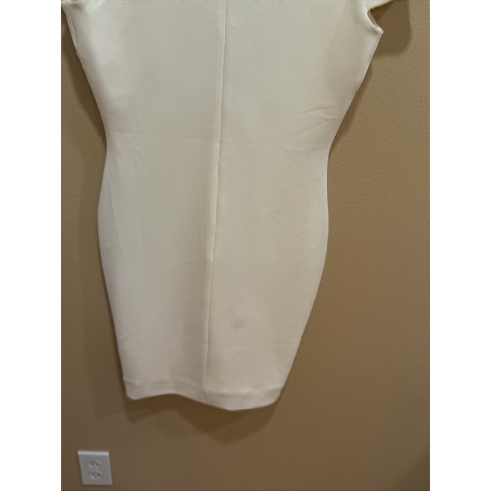 Solace London Women’s Deep V-Neck Short Sleeve Bodycon Dress in Cream 8 - Picture 6 of 14